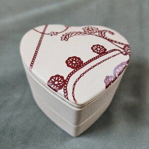 Pandora heart-shaped jewelry box with a 2-tier swivel design